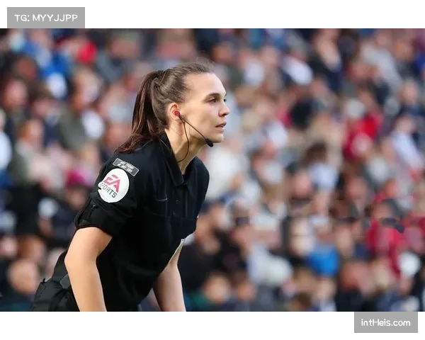 英超引入新裁判沟通系统，提高比赛执法透明度