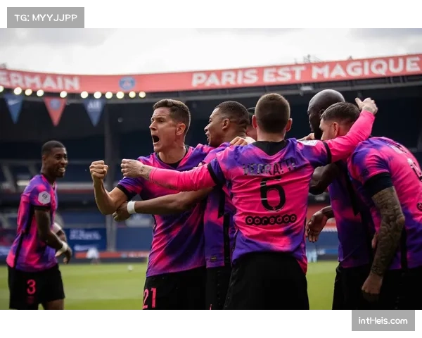 圣埃蒂安球迷因投掷硬币击中裁判获缓刑,法甲严惩球场暴力 圣埃蒂安球迷因投掷硬币击中裁判获缓刑,法甲严惩球场暴力