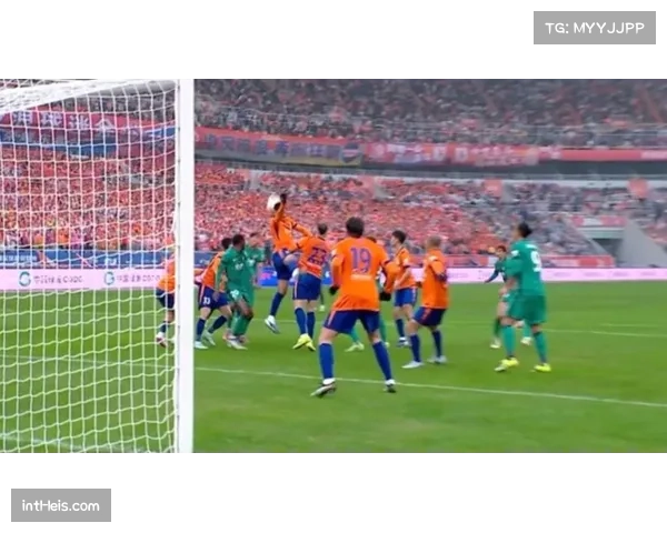 争议瞬间:吕迪格禁区内疑似手球,裁判未判罚点球 争议瞬间:吕迪格禁区内疑似手球,裁判未判罚点球